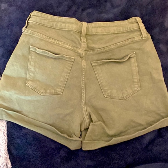 Brand, universal thread, army green shorts, size, 4/27, never worn - Picture 2 of 3